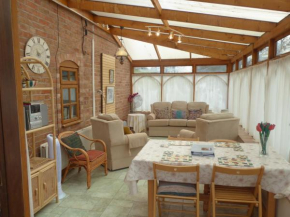 Comfortable cottage with Wifi close to Stratford on Avon and the Cotswolds